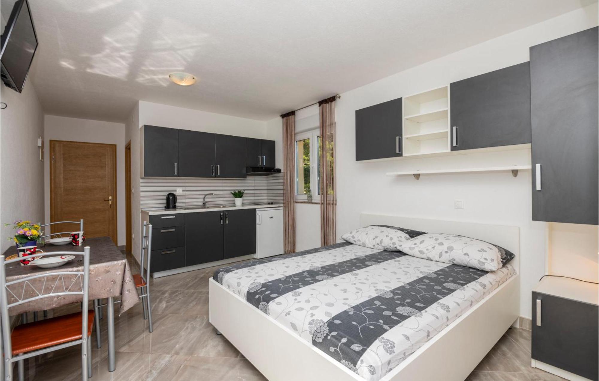 Stunning Apartment In Krvavica With Kitchen Exteriör bild